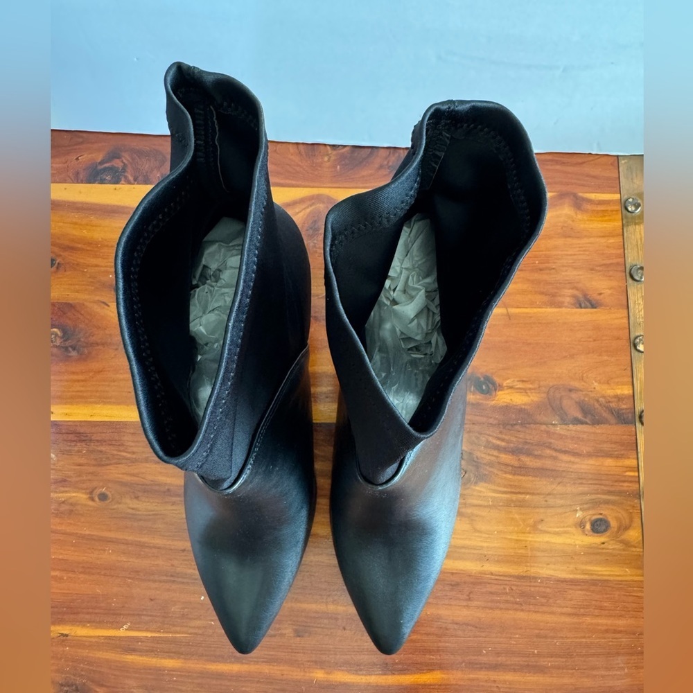 HALSTON Black Stretch Ankle Booties Heels Pointed Toe Size 11 NIB - Picture 7 of 10